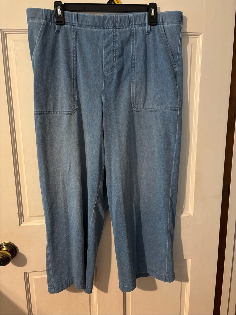 Serra Light Blue Pull-On Wide Leg capris sz L, elastic waist